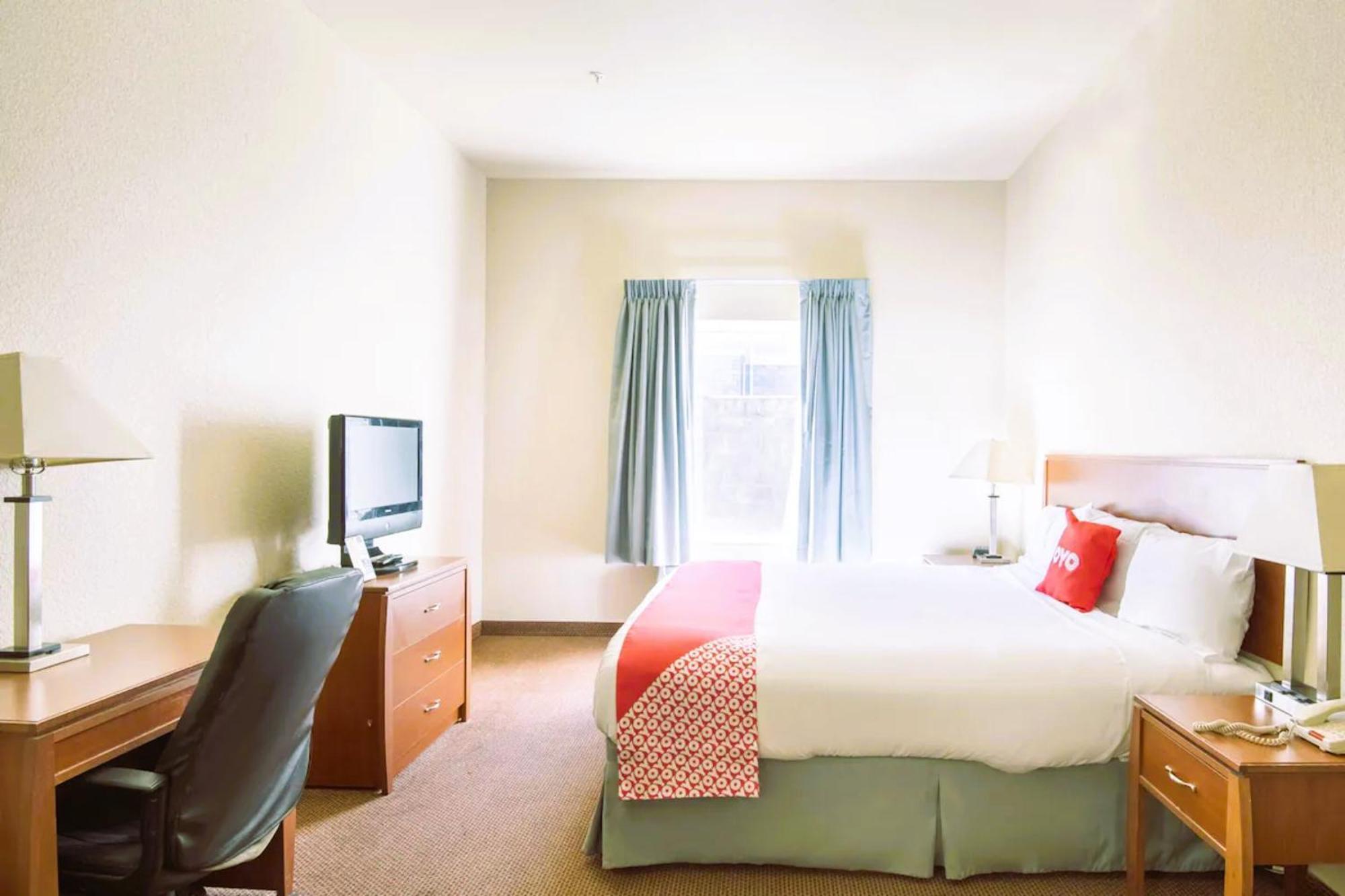 Oyo Townhouse Clute Lake Jackson Luaran gambar