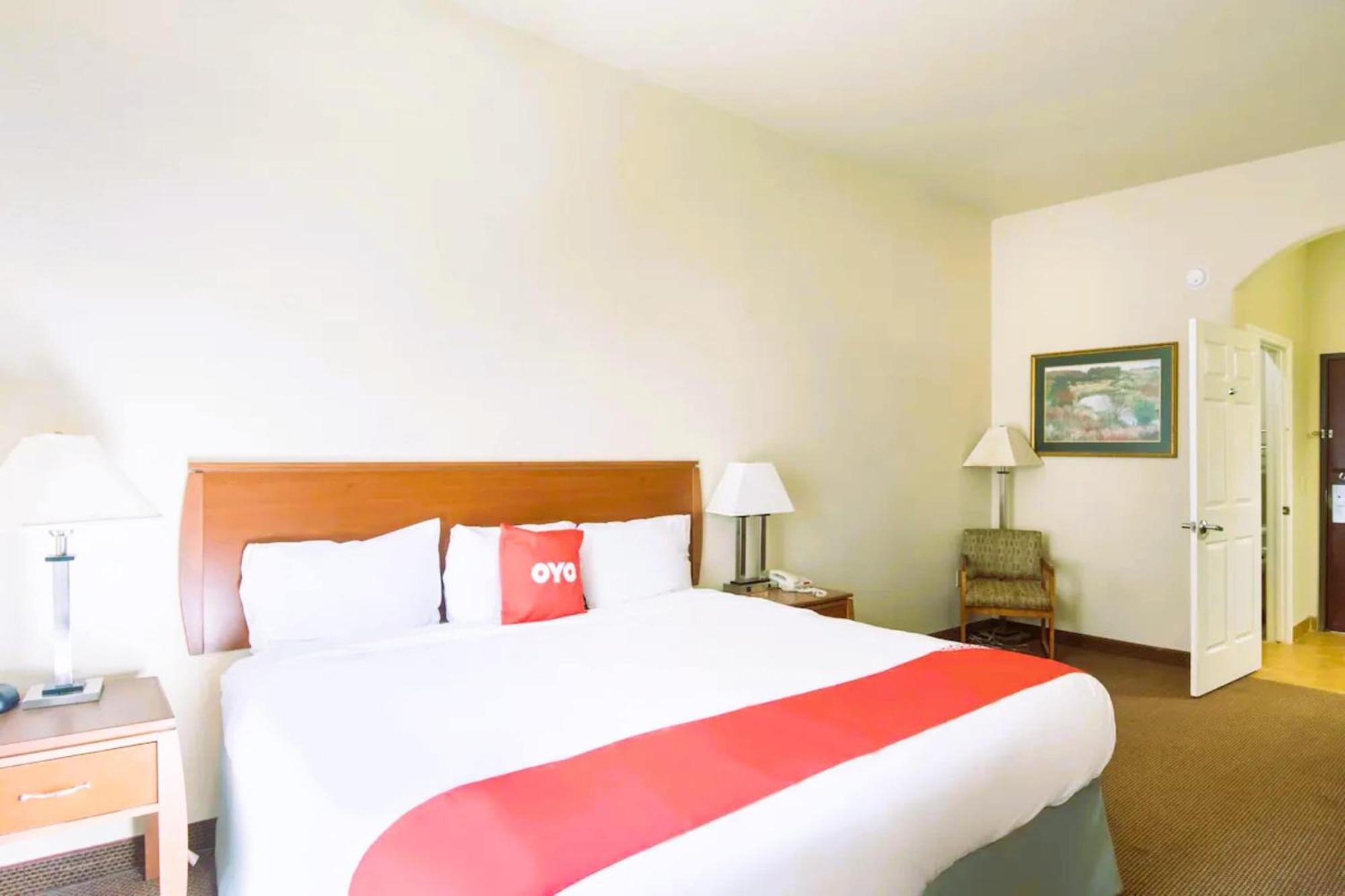 Oyo Townhouse Clute Lake Jackson Luaran gambar