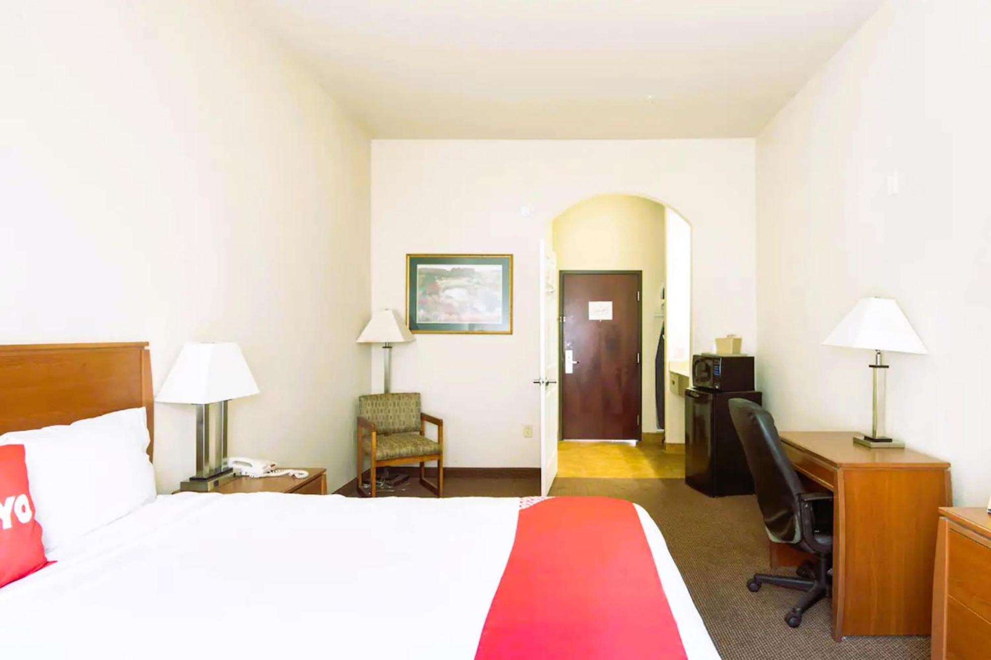 Oyo Townhouse Clute Lake Jackson Luaran gambar