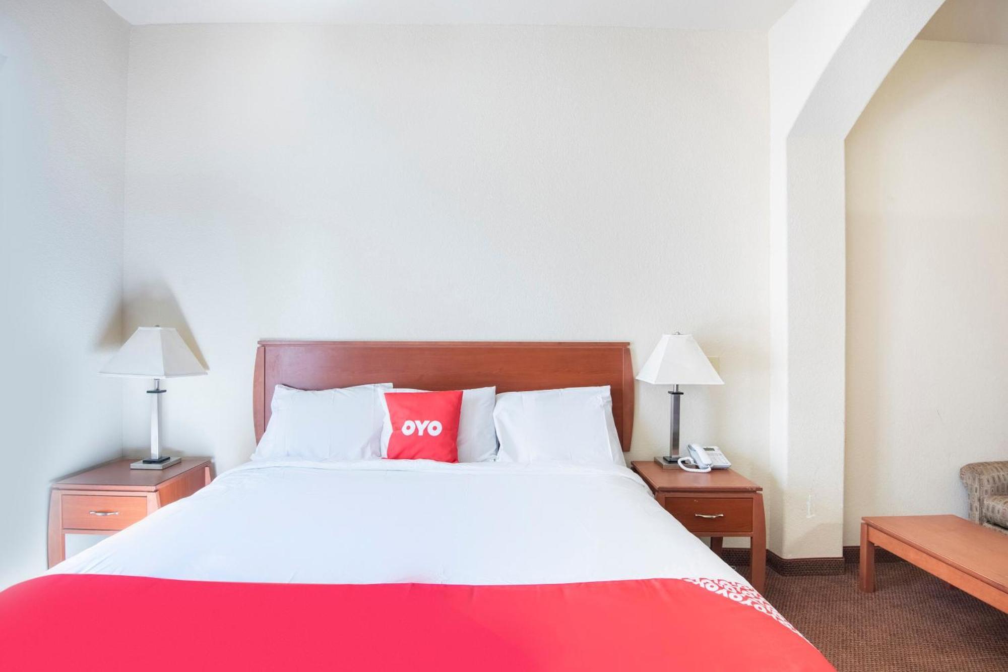 Oyo Townhouse Clute Lake Jackson Luaran gambar
