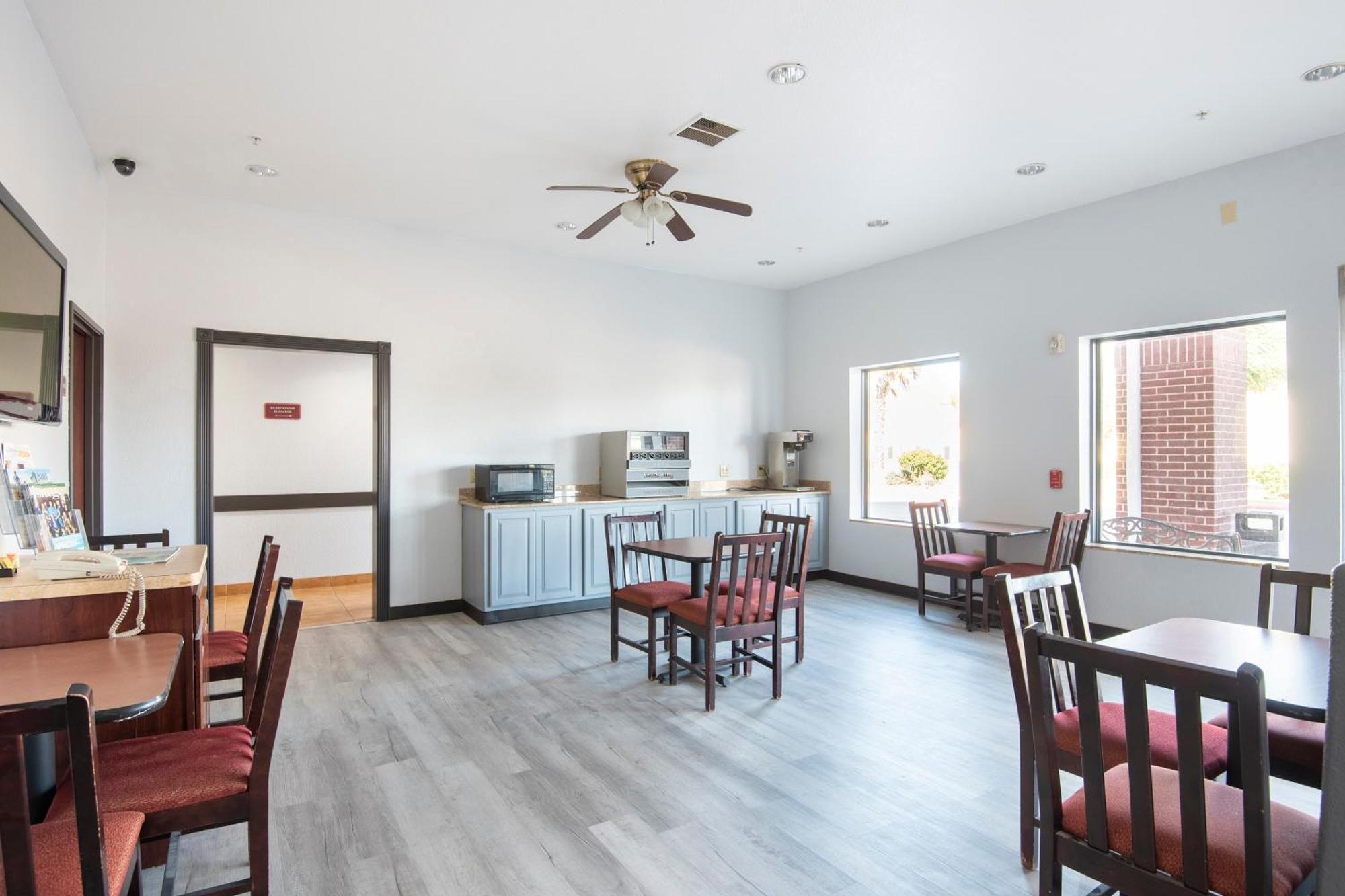 Oyo Townhouse Clute Lake Jackson Luaran gambar